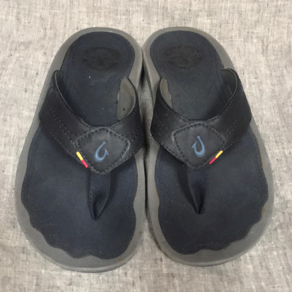 Almost new Men’s/Boys size 8 OlaKai sandals